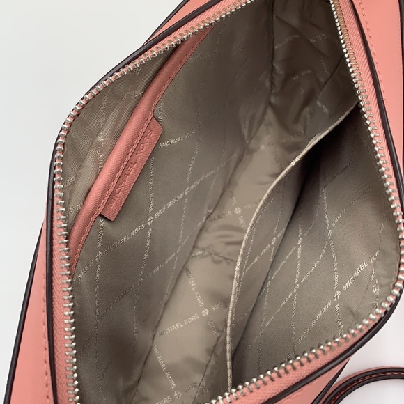 Michael Kors Jet Set Item Large East West Zip Crossbody Leather Primrose
NWT - Picture 6 of 16